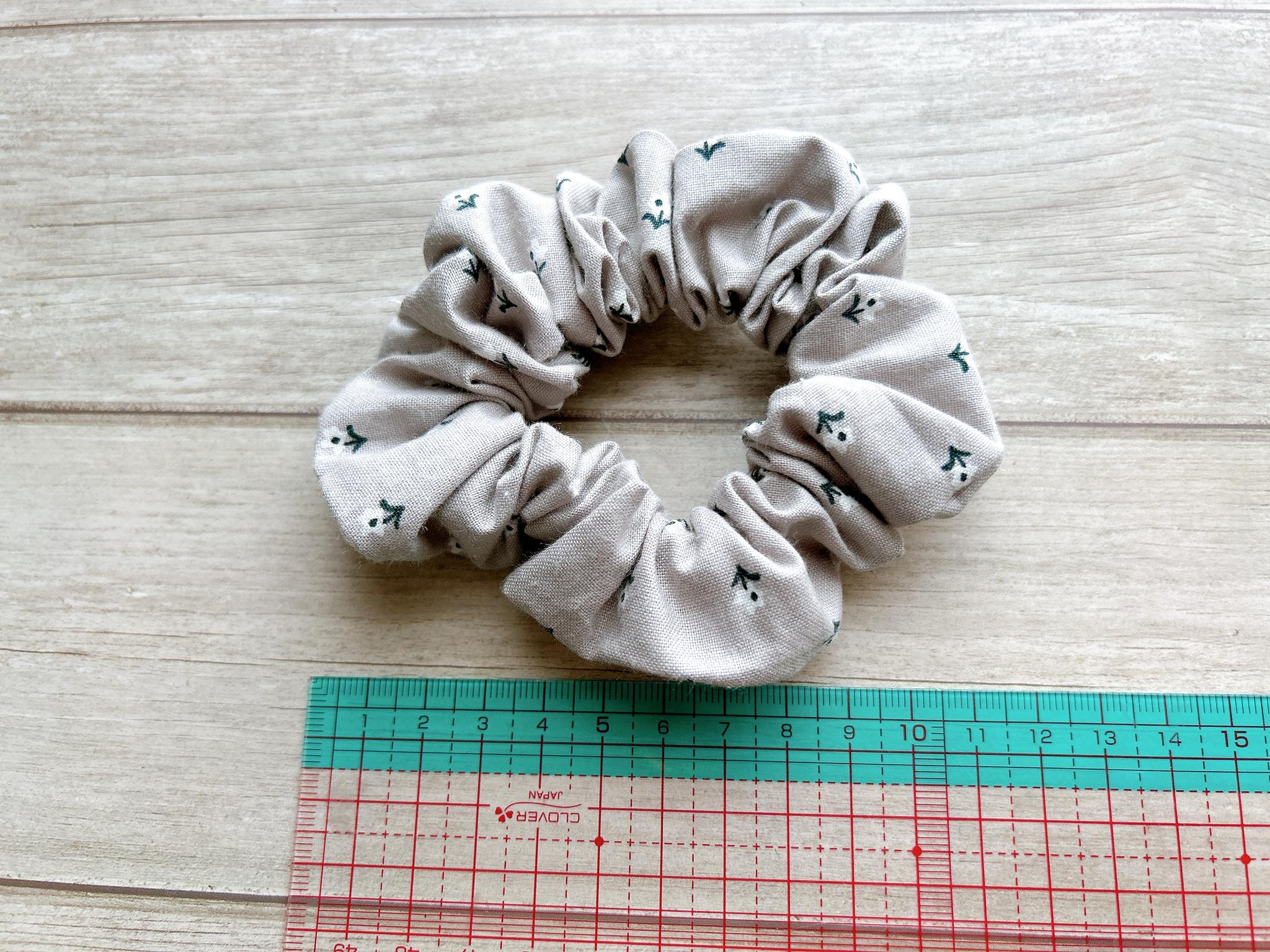 送料無料　シュシュ♡ （グレー 小花柄） | 3枚目